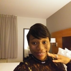 Meet your Posher, Carlisha